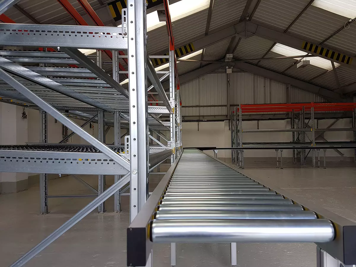 Close up Carton Flow Gravity Conveyor